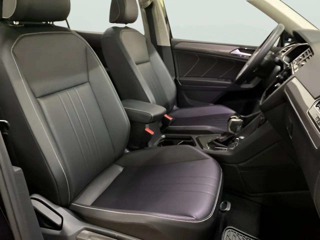 Used 2023 Volkswagen Tiguan SE w/ Panoramic Sunroof Package FWD image 85