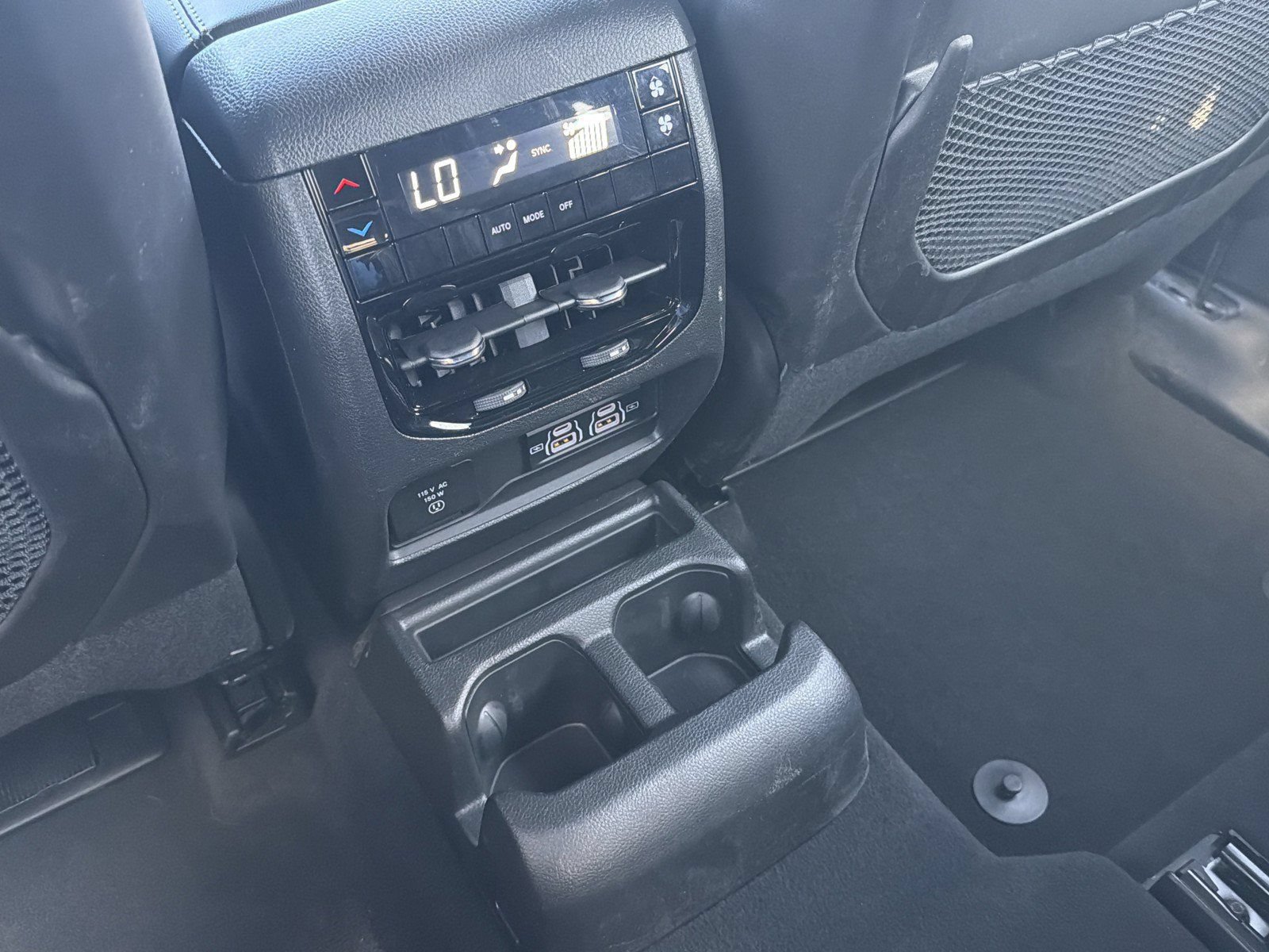 Used 2024 Jeep Grand Cherokee L Altitude AWD/4WD image 18