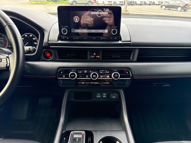 Used 2025 Honda Pilot Sport image 27