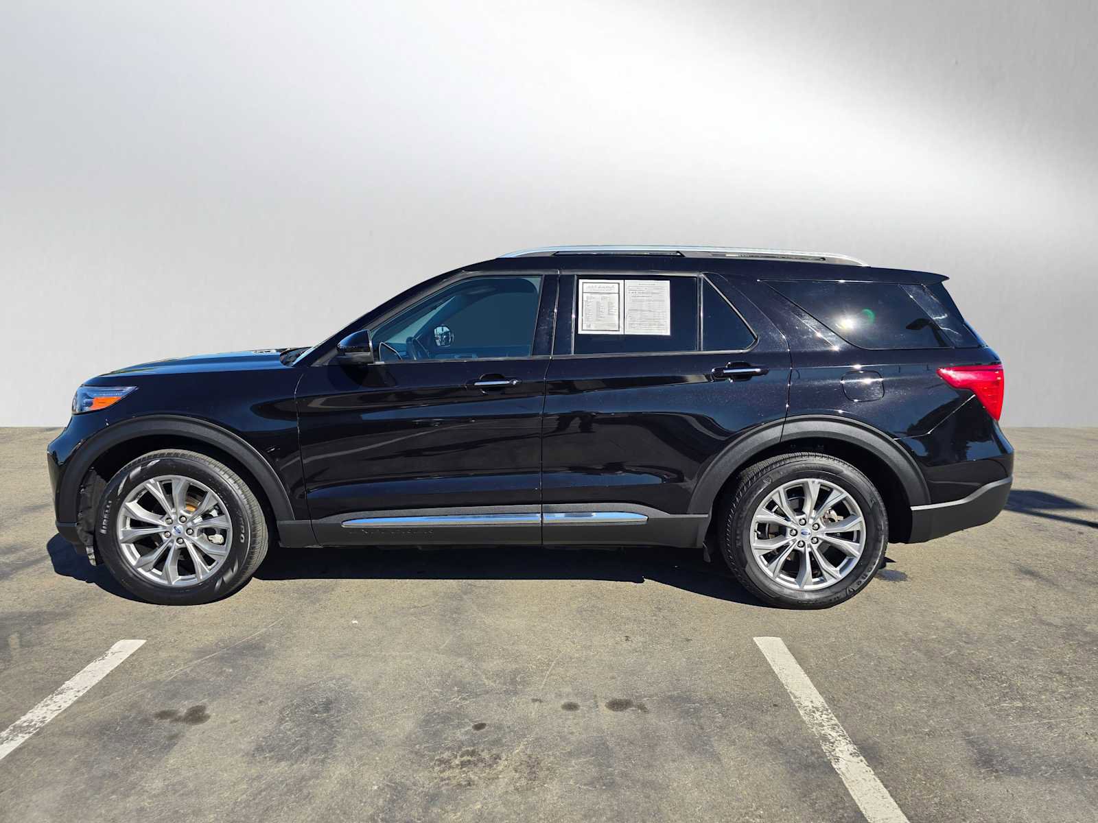 Used 2023 Ford Explorer Limited w/ Equipment Group 301A image 4