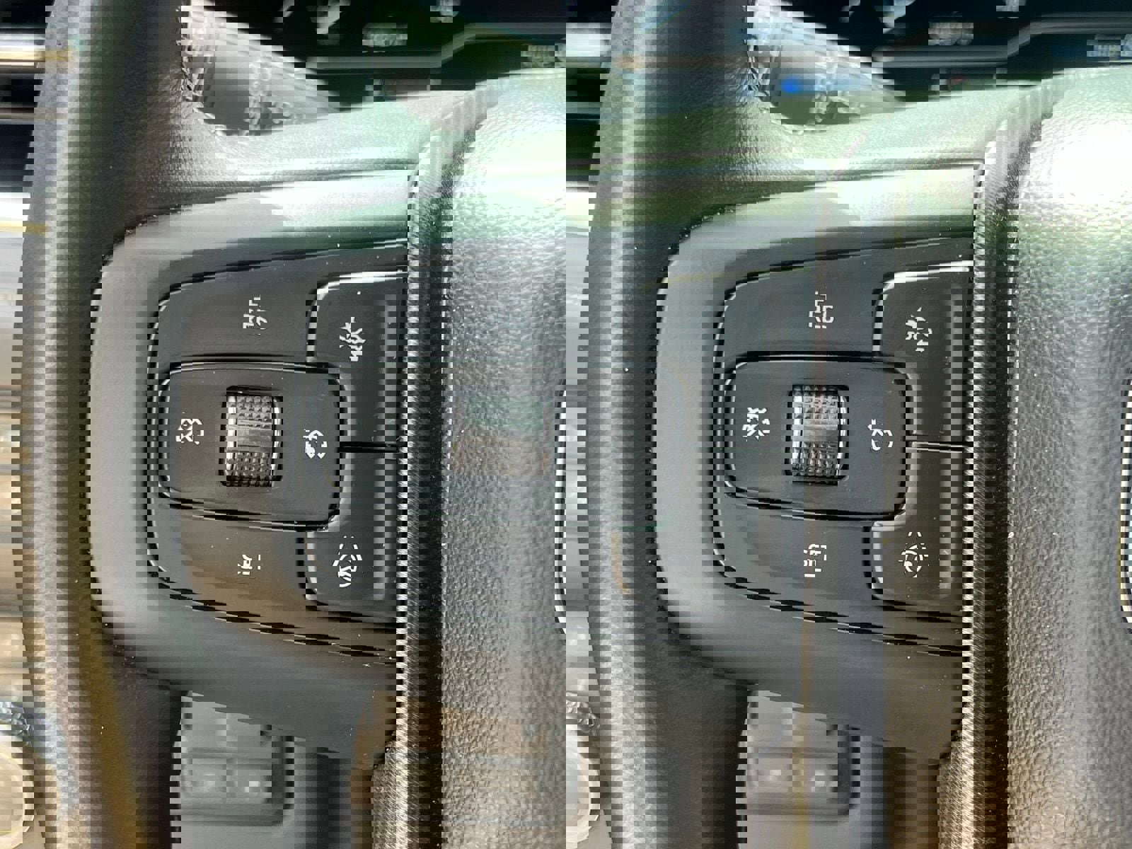 Used 2023 GMC Yukon Denali Ultimate AWD/4WD image 32