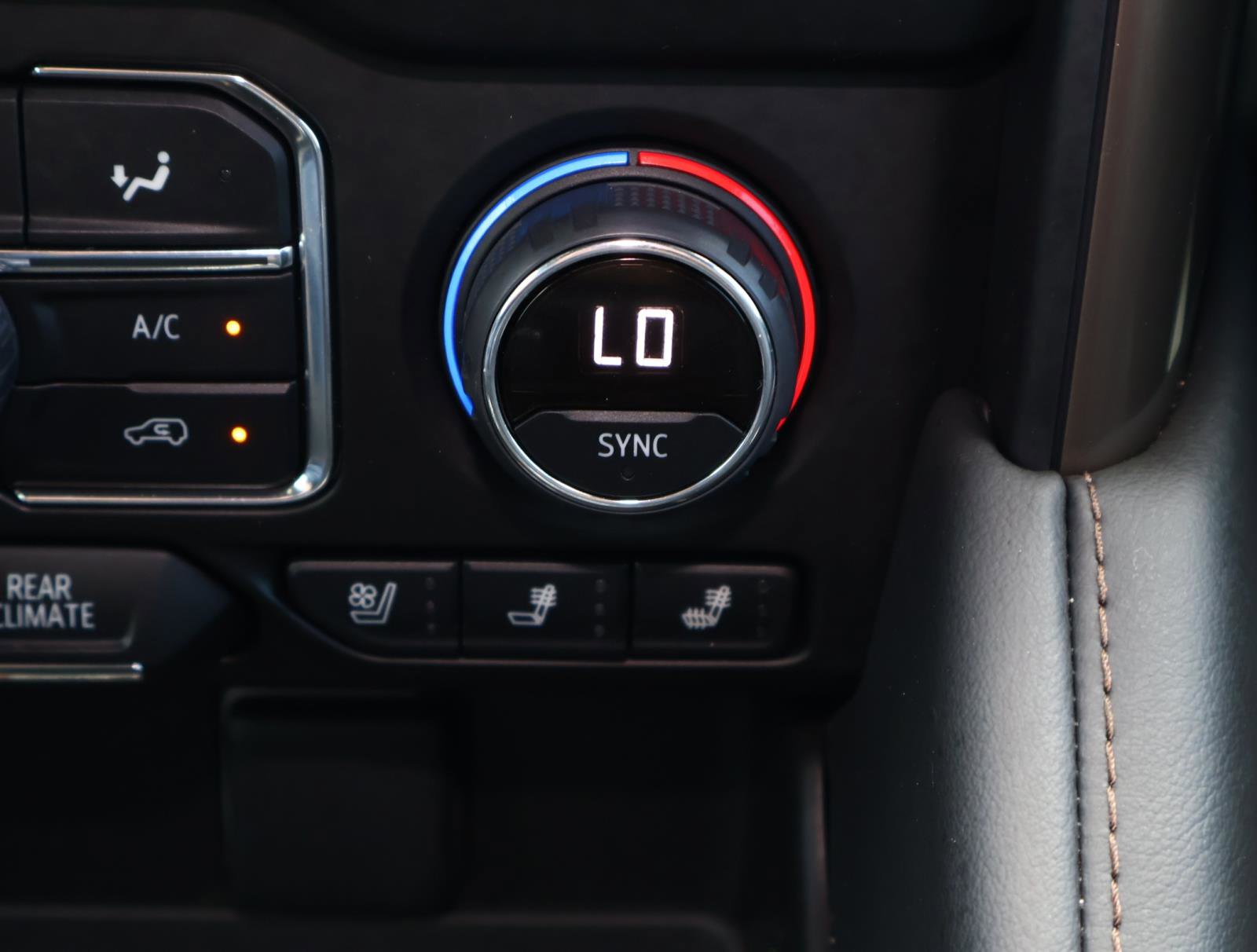 Used 2024 Chevrolet Suburban High Country image 35