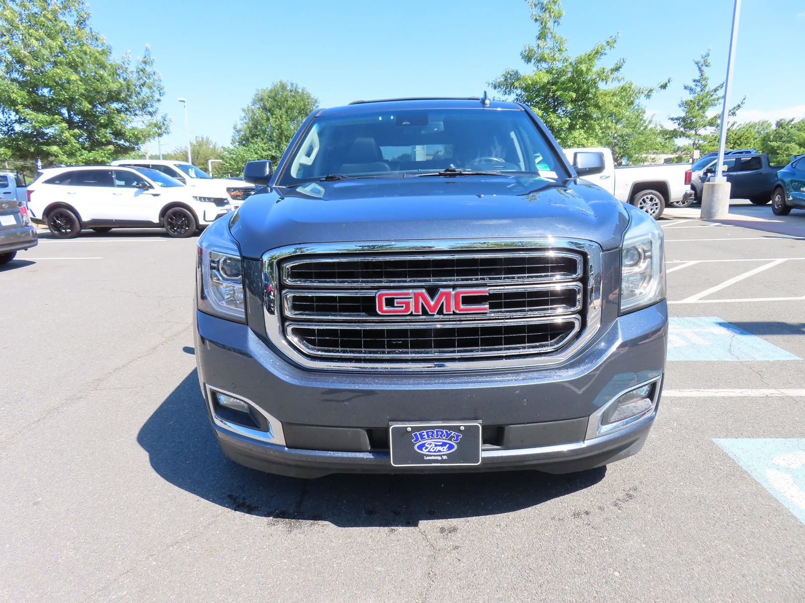 Used 2020 GMC Yukon XL SLT w/ Premium Edition AWD/4WD image 2