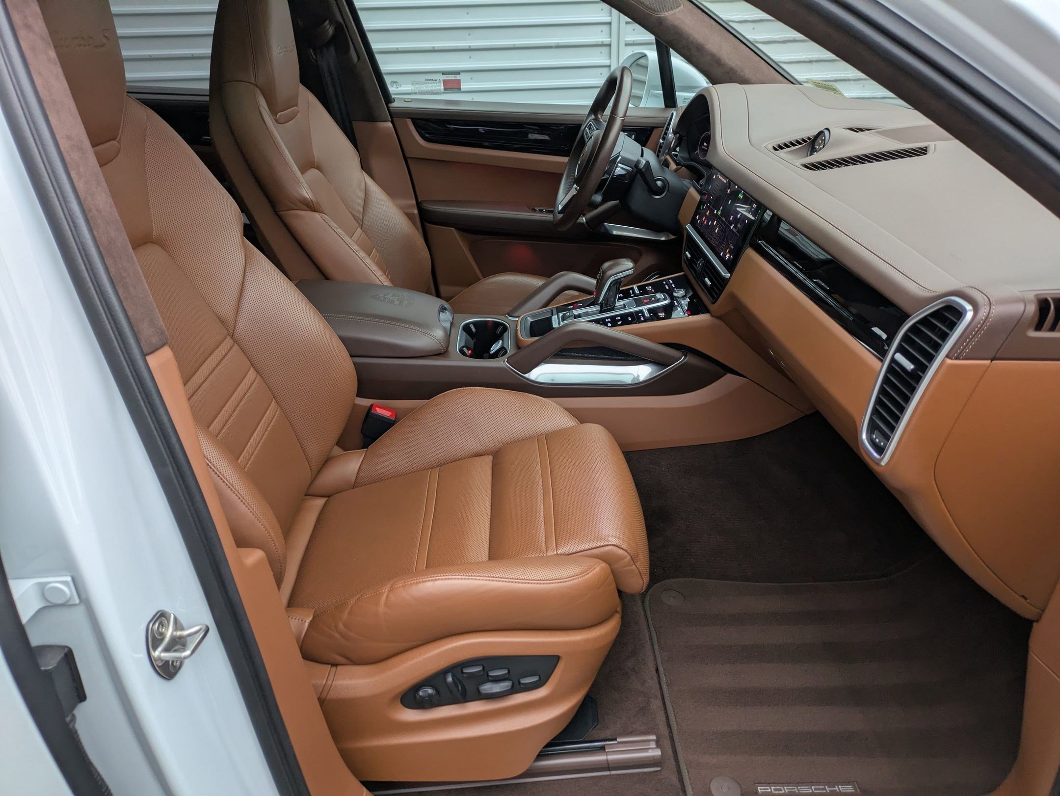 Used 2023 Porsche Cayenne Turbo S image 34