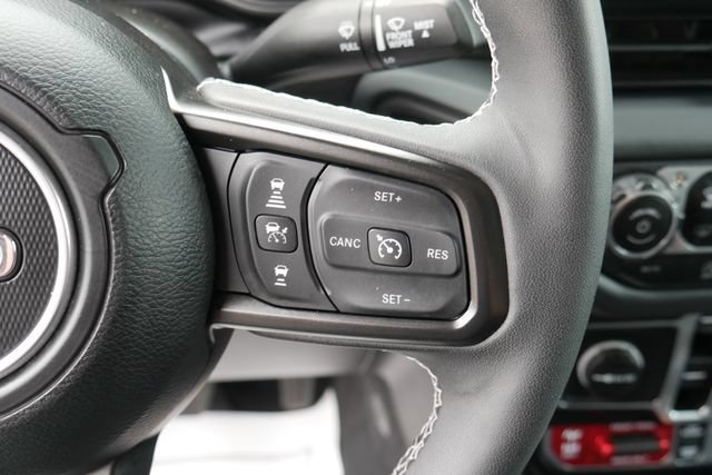 Used 2025 Jeep Gladiator Rubicon w/ Safety Group AWD/4WD image 17