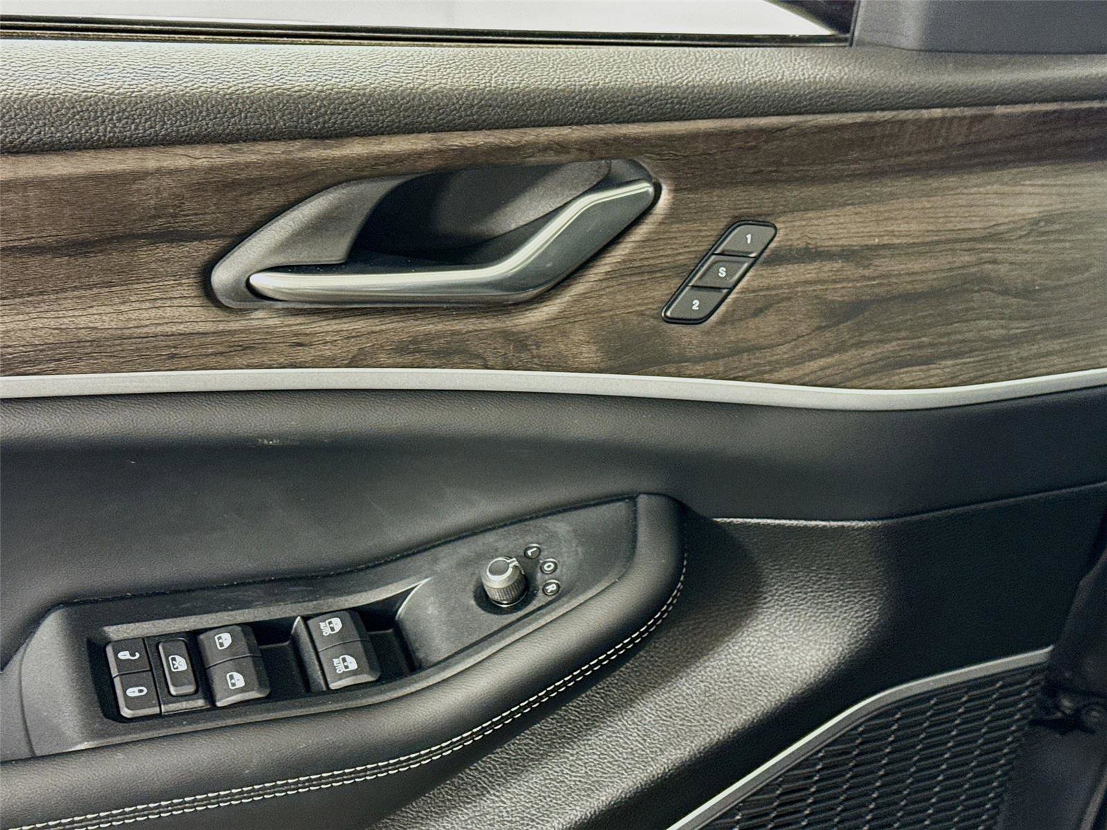 New 2026 Jeep Grand Cherokee L Limited w/ Luxury Tech Group II image 13