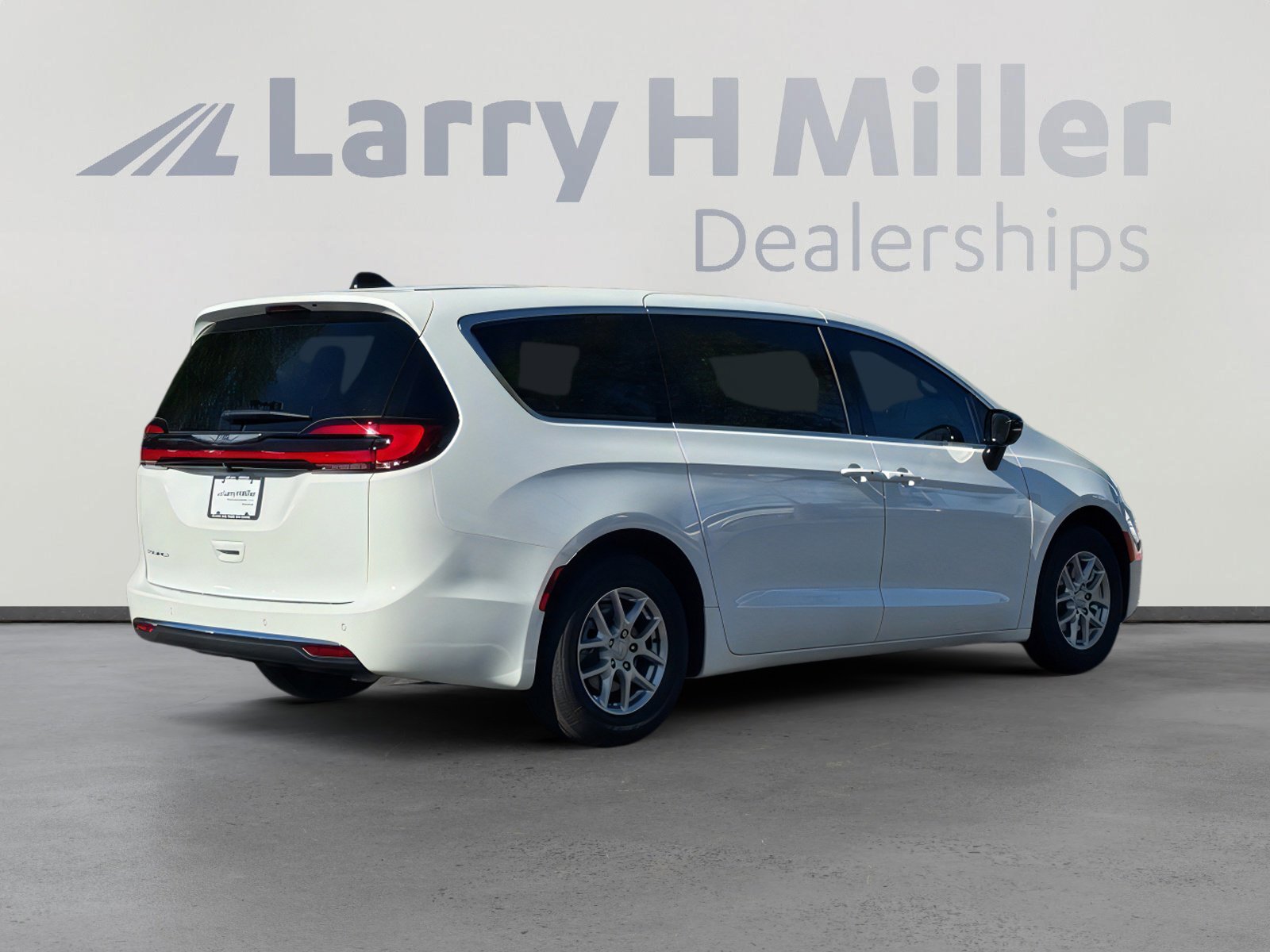 New 2026 Chrysler Pacifica Select image 6