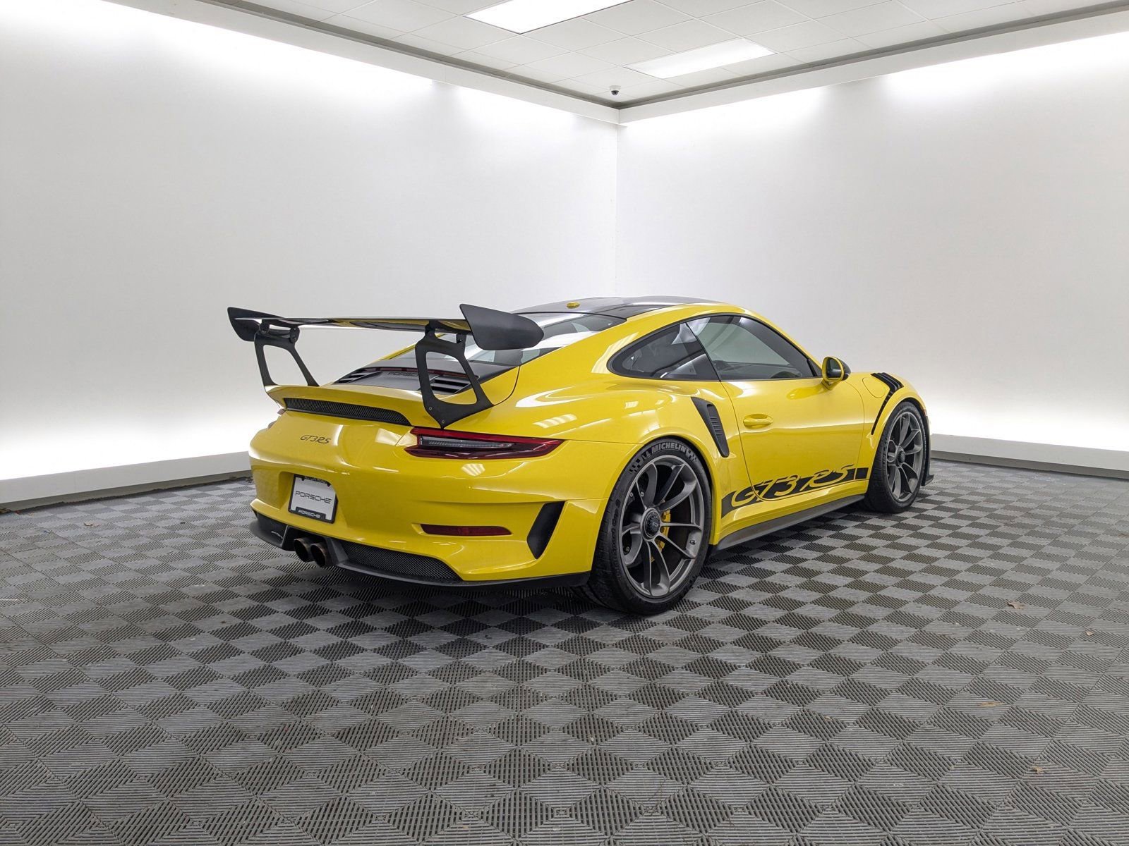 Certified 2019 Porsche 911 GT3 RS w/ Weissach Package image 9