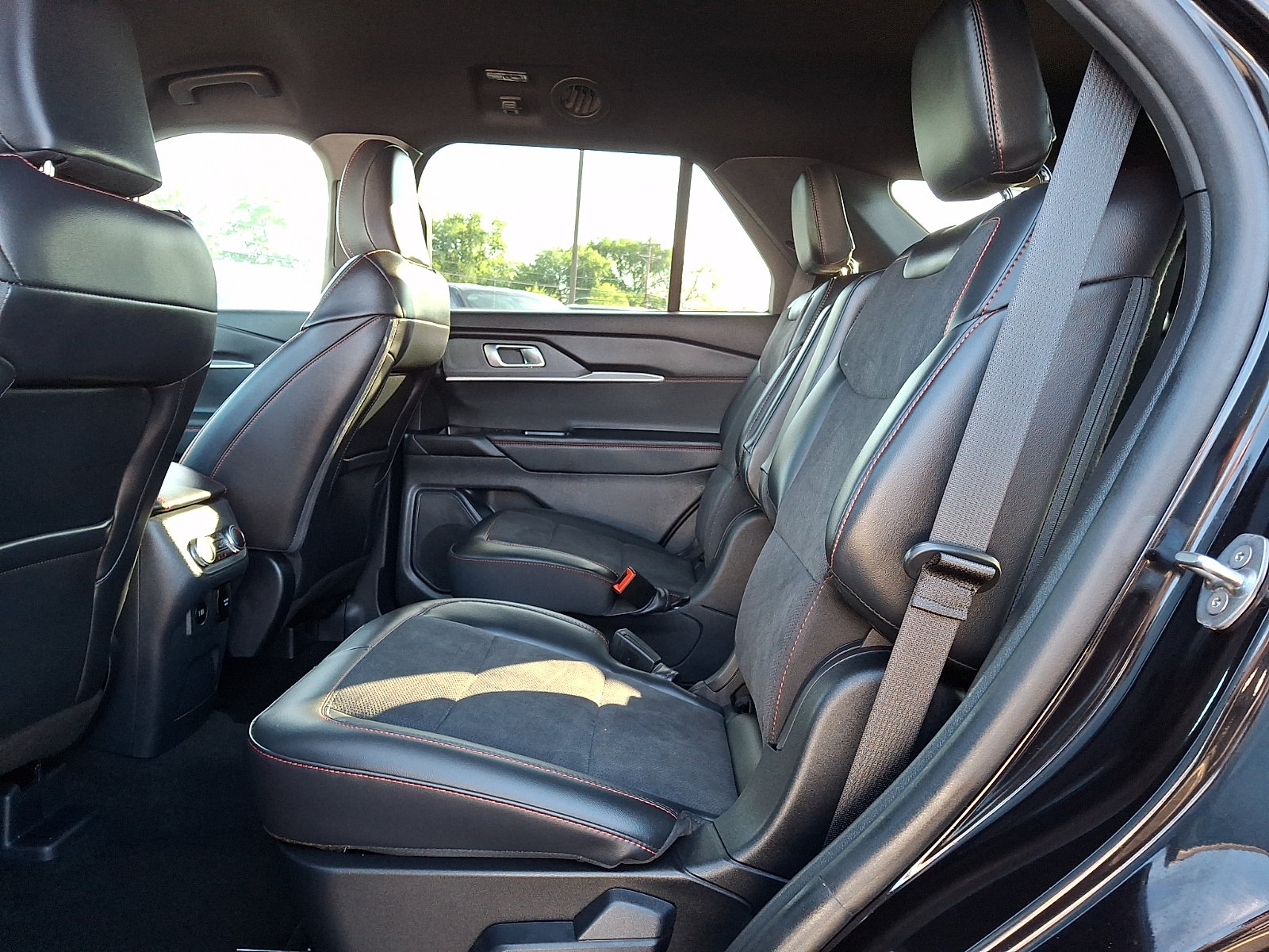 Used 2025 Ford Explorer ST AWD/4WD image 10