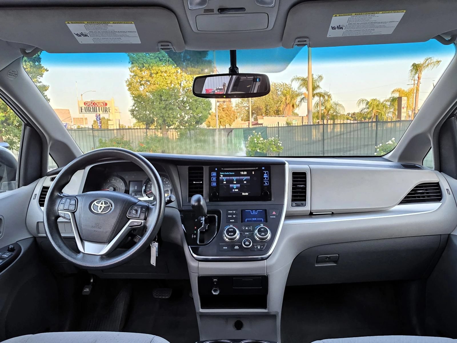 Used 2015 Toyota Sienna LE FWD image 5