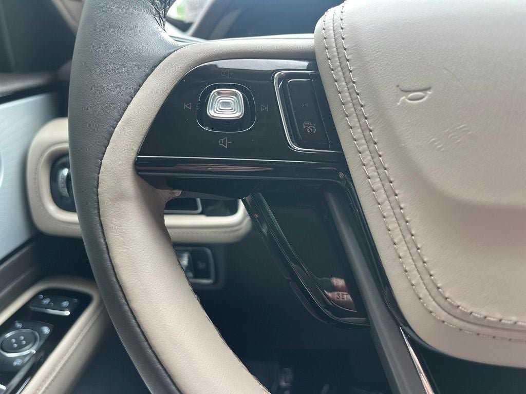 Used 2024 Lincoln Aviator Reserve w/ Equipment Group 201A AWD/4WD image 29