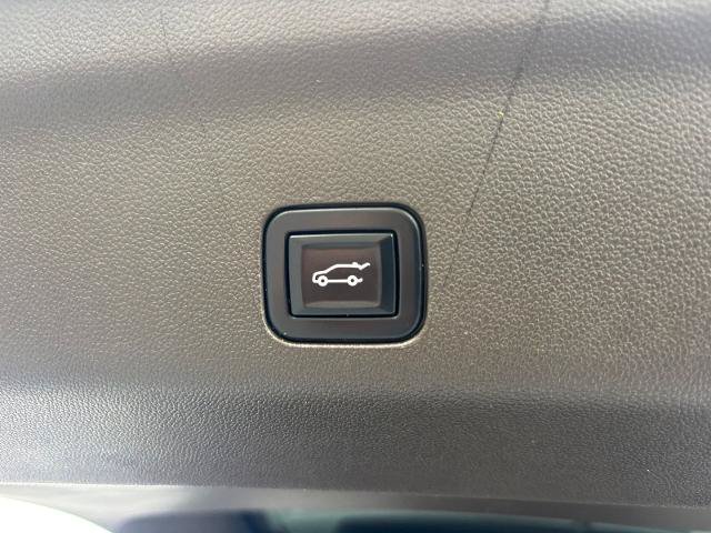 Used 2022 Chevrolet Suburban LT w/ Luxury Package AWD/4WD image 18