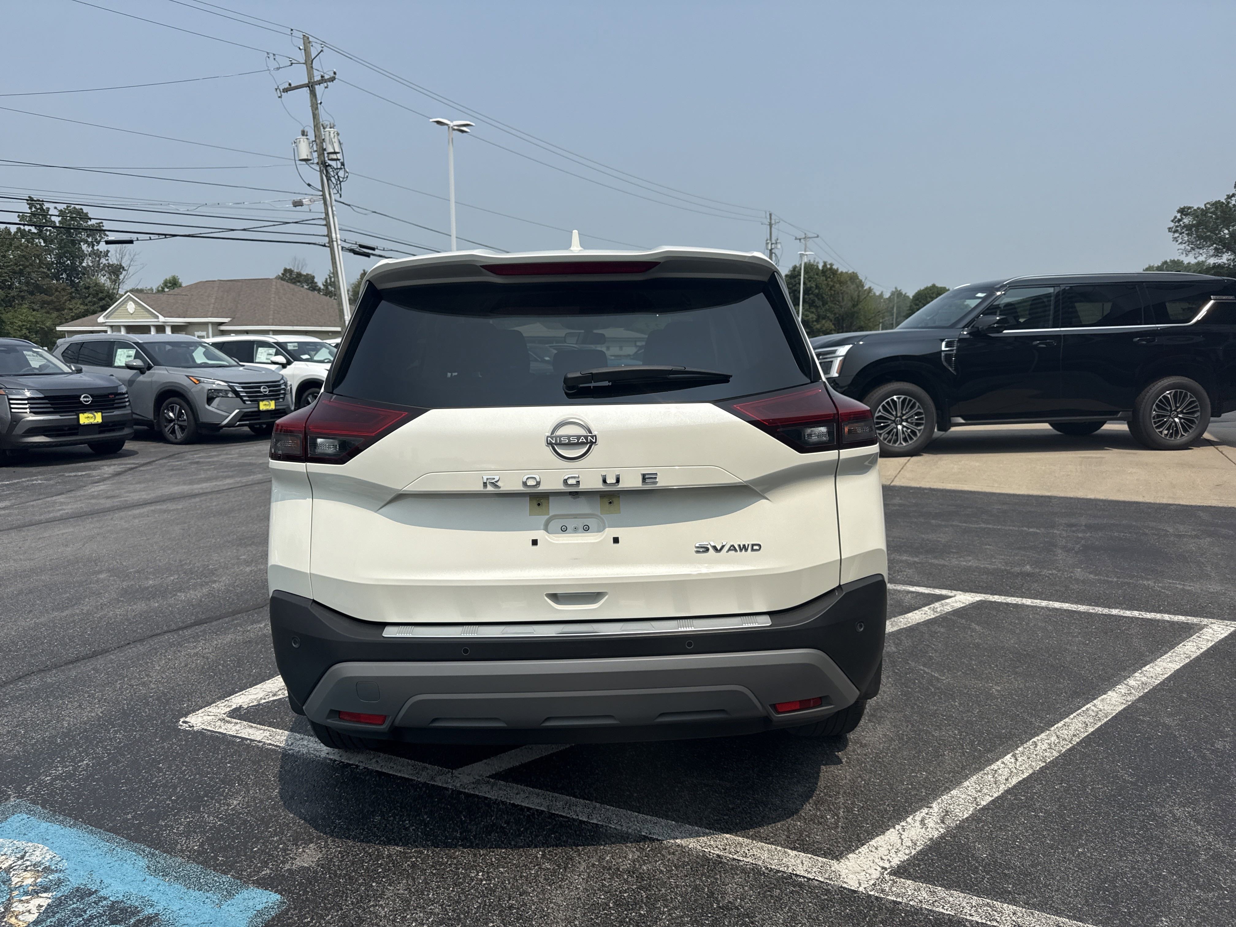 Used 2023 Nissan Rogue SV image 10