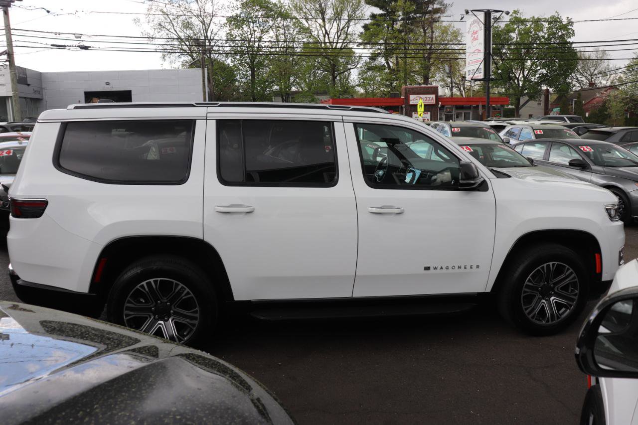 Used 2024 Jeep Wagoneer Series II w/ Flexible Seating Group AWD/4WD image 6