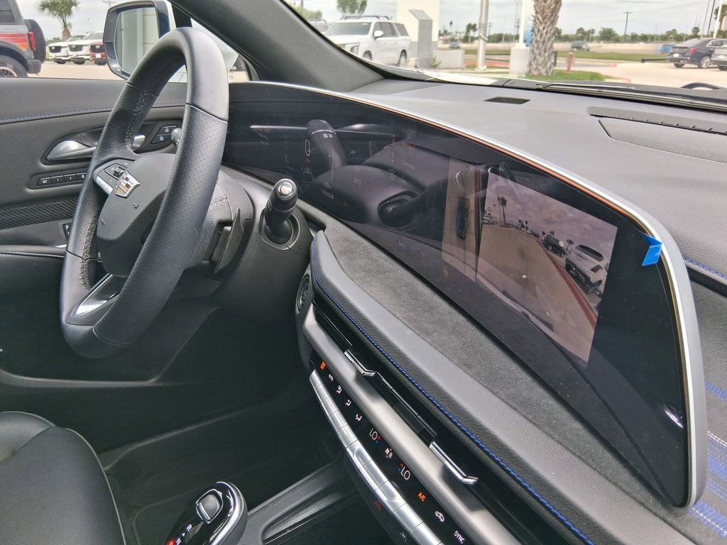 Used 2025 Cadillac XT4 Sport FWD image 16