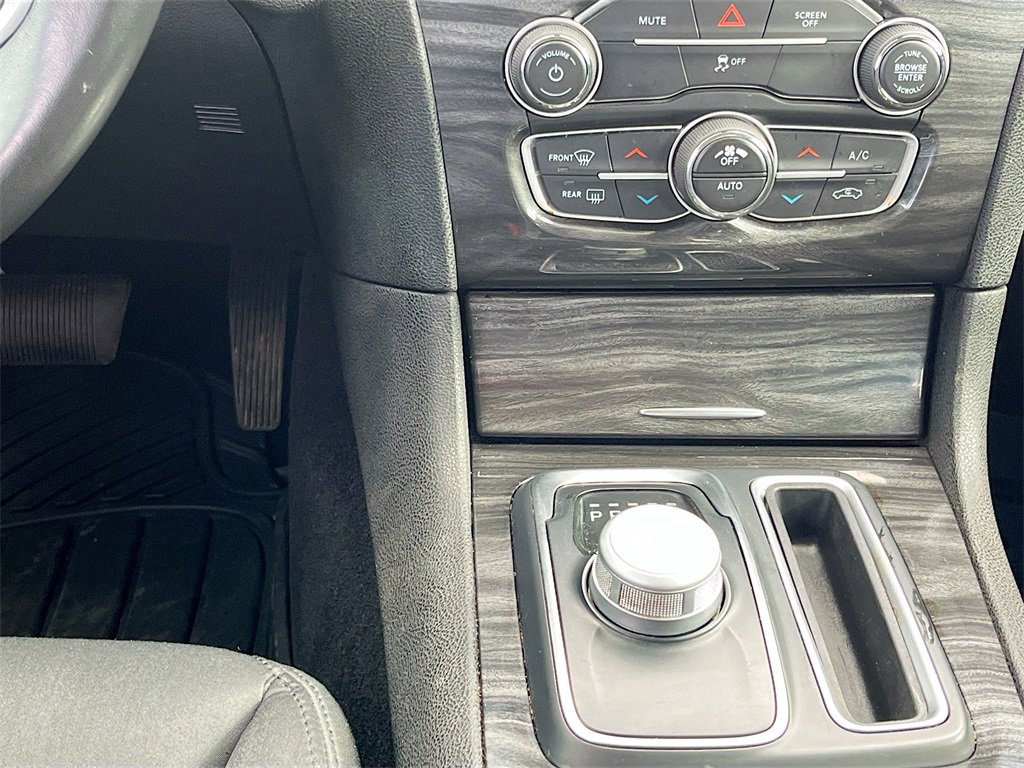 Used 2021 Chrysler 300 Touring w/ Driver Convenience Group image 10