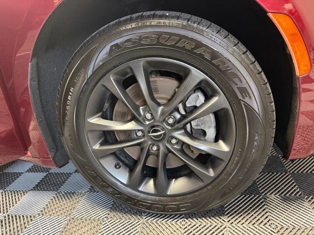 Used 2020 Chrysler Pacifica Touring-L AWD/4WD image 42