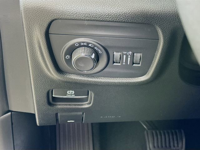 New 2025 Jeep Grand Cherokee Altitude image 10