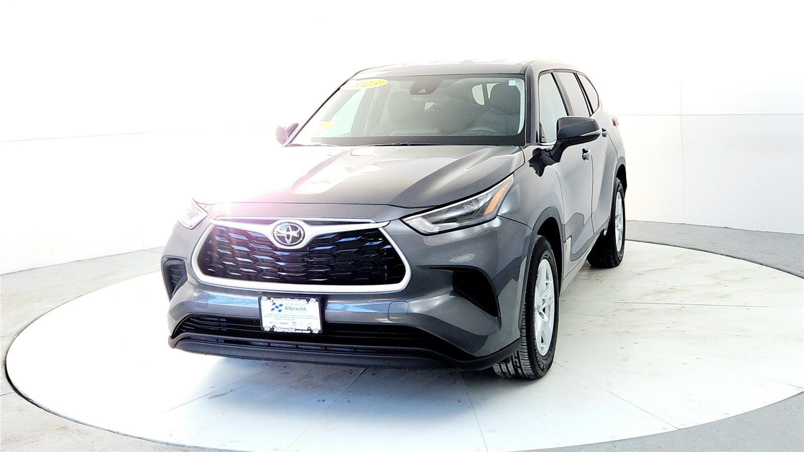 Certified 2023 Toyota Highlander L image 2