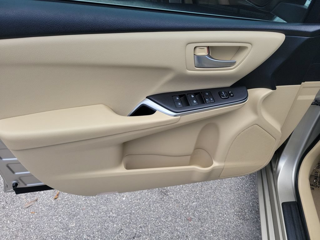 Used 2017 Toyota Camry XLE FWD image 19
