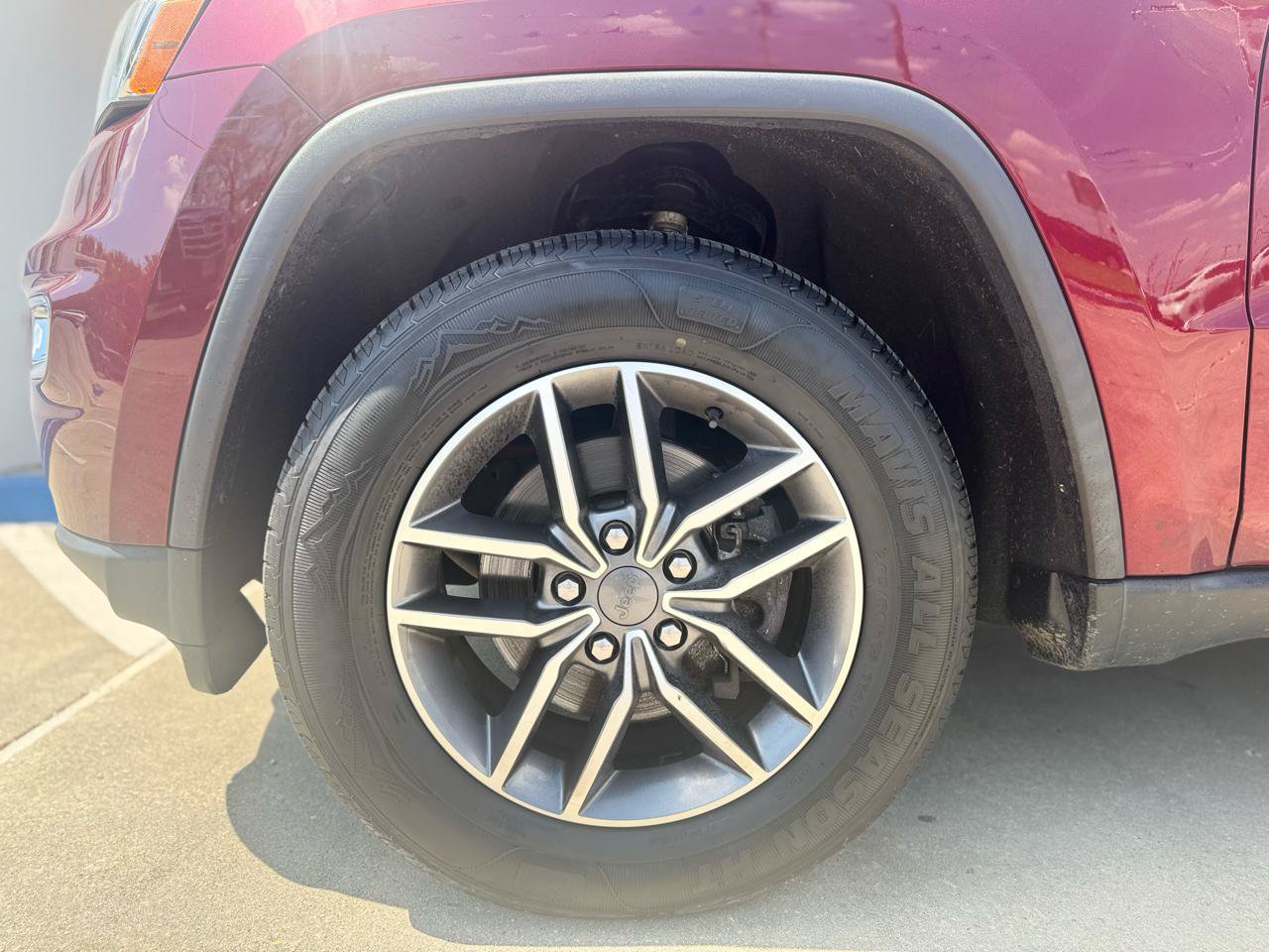 Used 2020 Jeep Grand Cherokee Limited AWD/4WD image 19