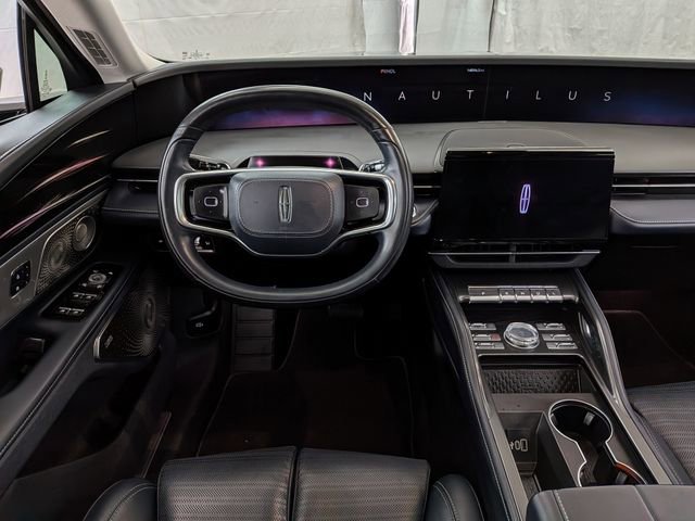 Used 2025 Lincoln Nautilus Reserve image 31