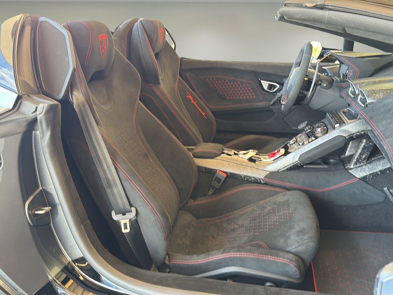 Used 2019 Lamborghini Huracan Performante AWD/4WD image 15