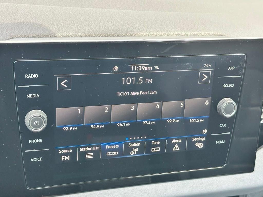 New 2026 Volkswagen Jetta SE FWD image 16