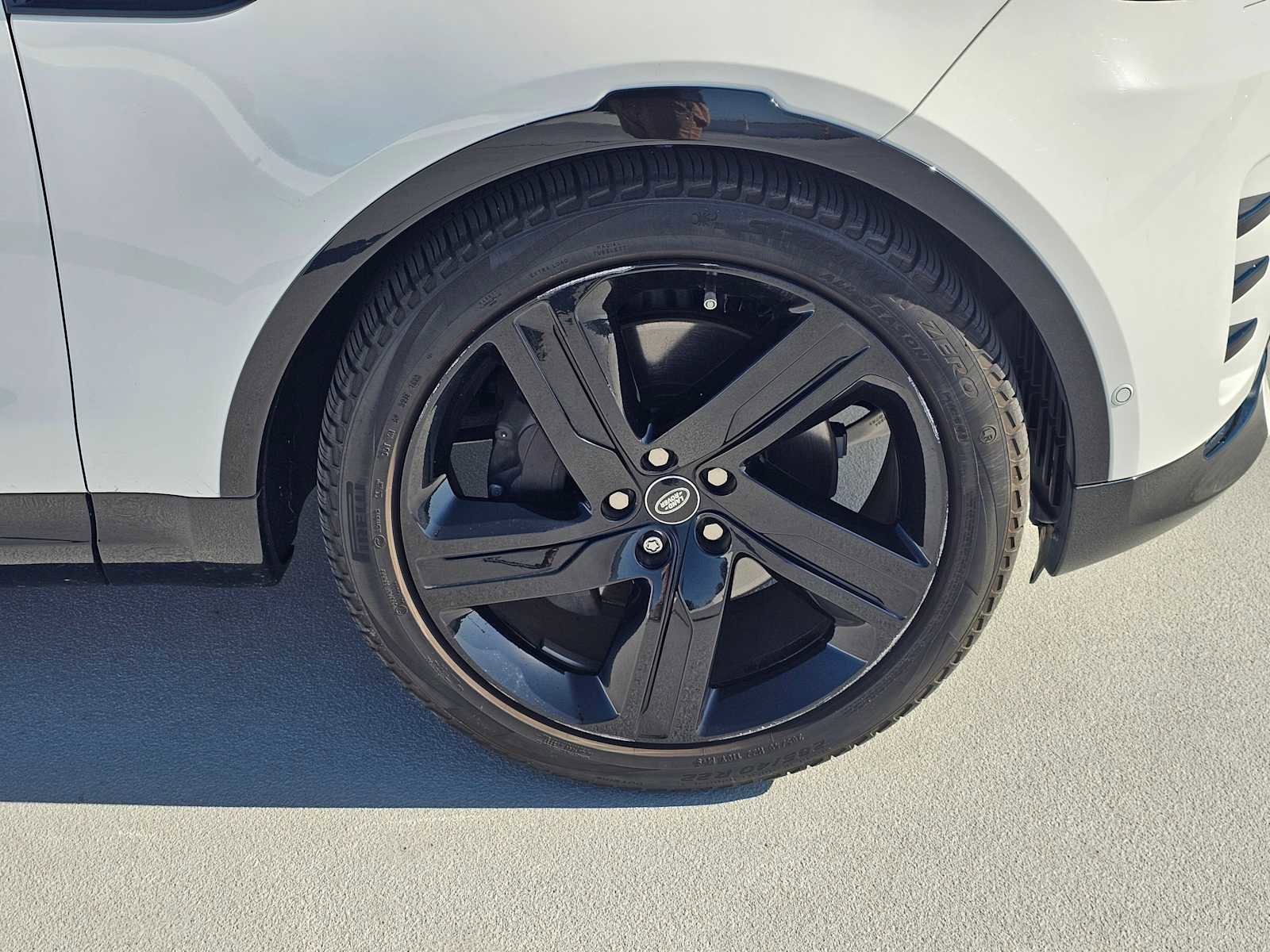 Used 2023 Land Rover Discovery HSE R-Dynamic image 9