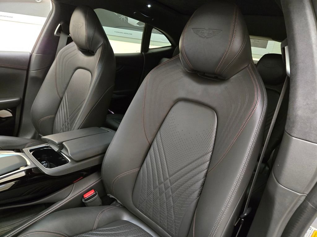 Used 2024 Aston Martin DBX image 32