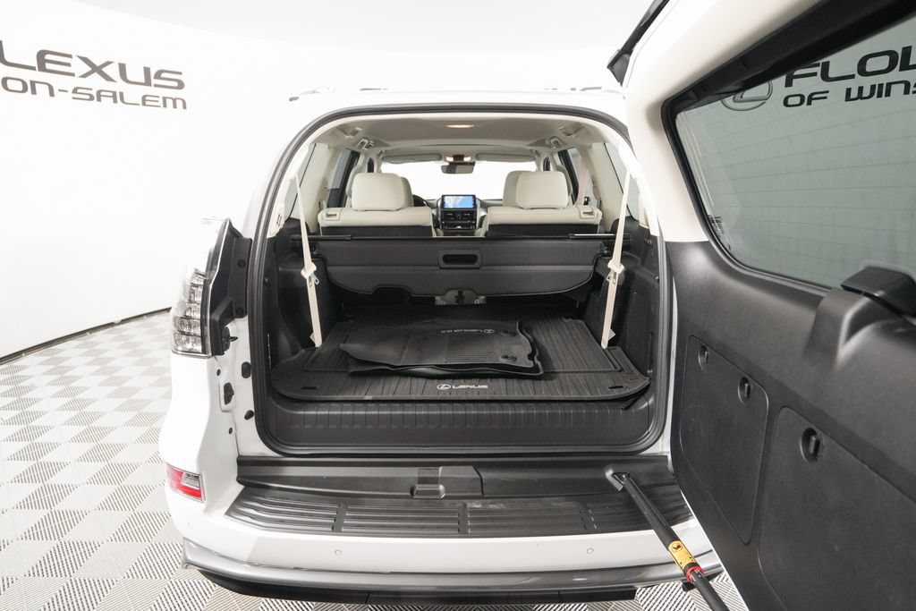 Used 2023 Lexus GX 460 Premium w/ Accessory Package AWD/4WD image 22