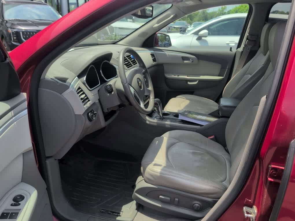 Used 2012 Chevrolet Traverse LT FWD image 8