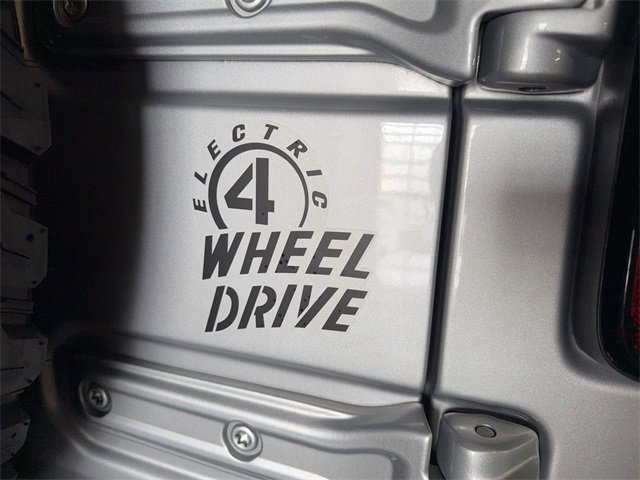 Used 2023 Jeep Wrangler Unlimited w/ Sun & Screen Package image 9