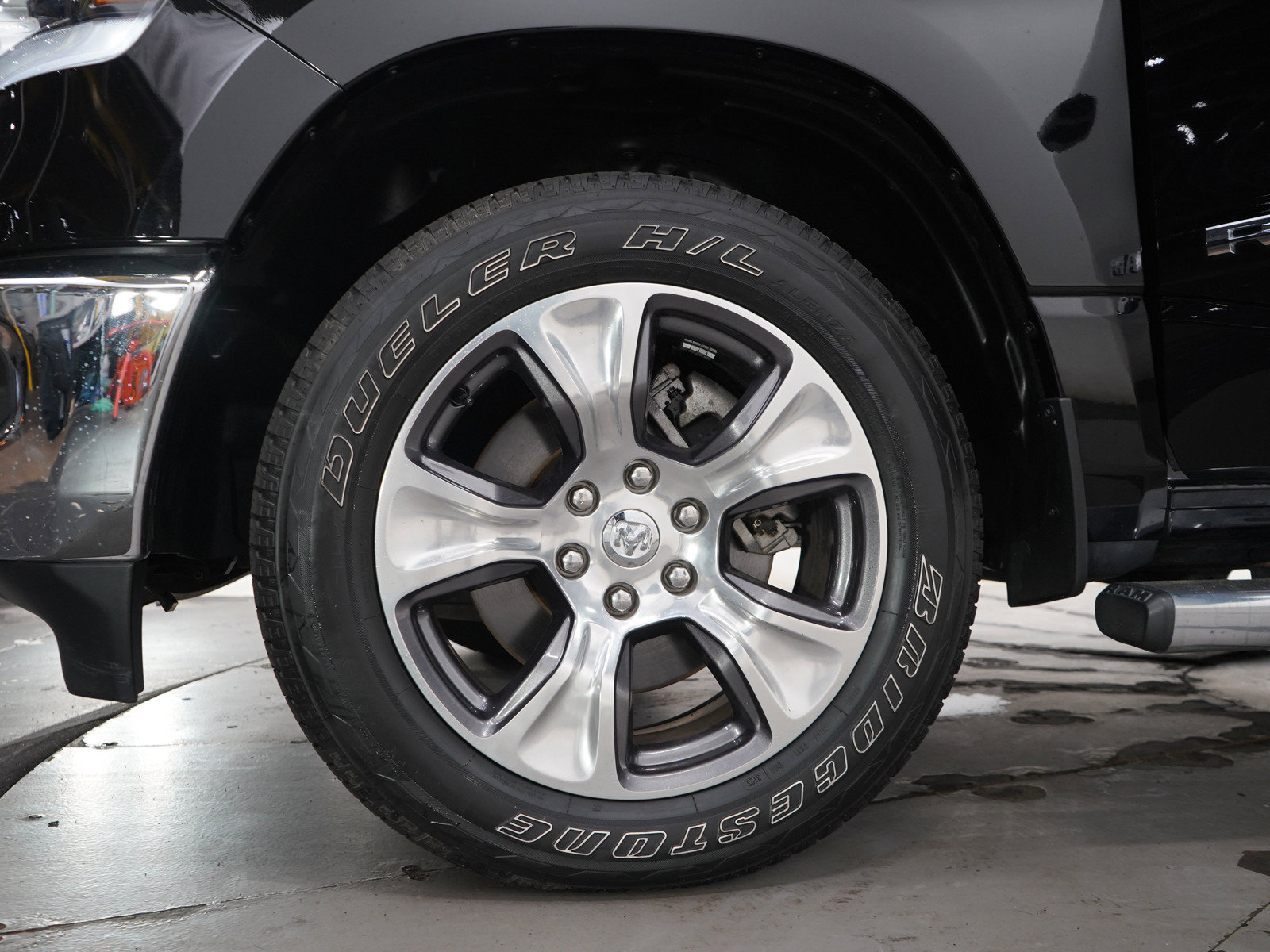 Used 2024 RAM 1500 Laramie AWD/4WD image 32
