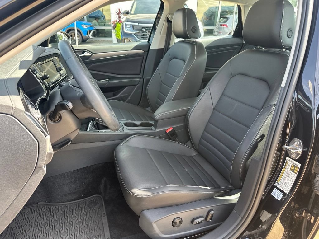 Used 2024 Volkswagen Jetta SE w/ Panoramic Sunroof Package FWD image 11