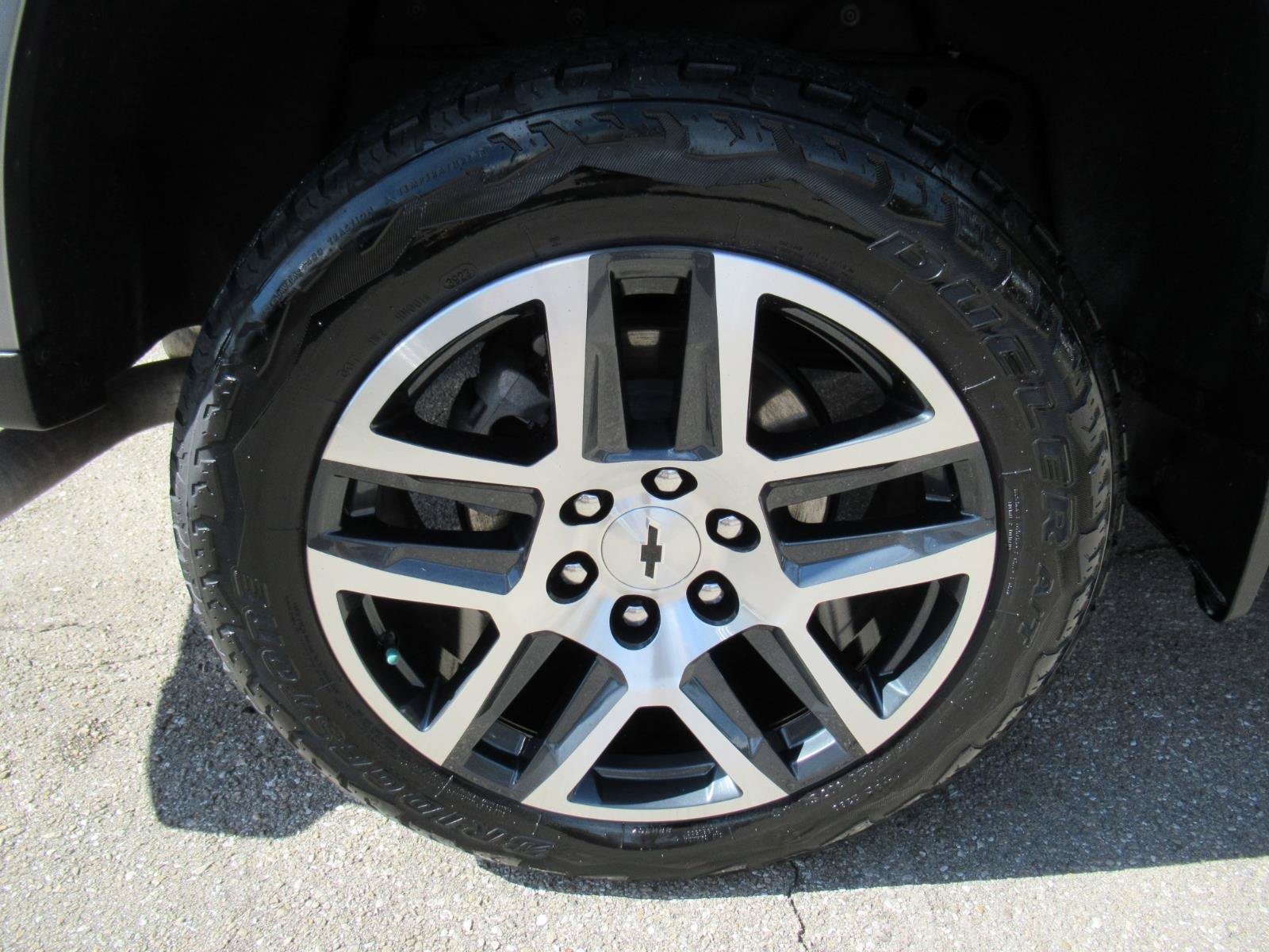 Used 2024 Chevrolet Colorado Z71 w/ Z71 Convenience Package 2 AWD/4WD image 8