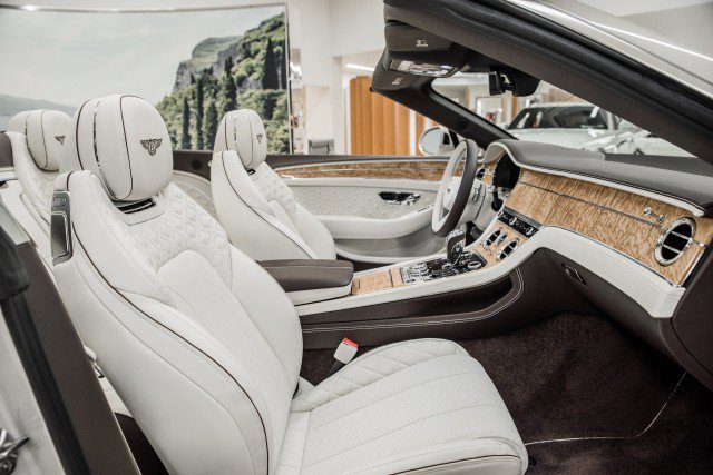 Used 2021 Bentley Continental GT V8 image 8