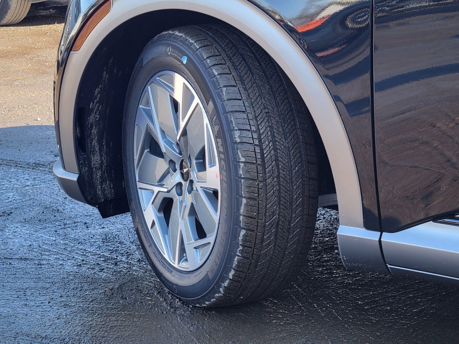 Used 2025 Genesis GV60 Advanced image 33