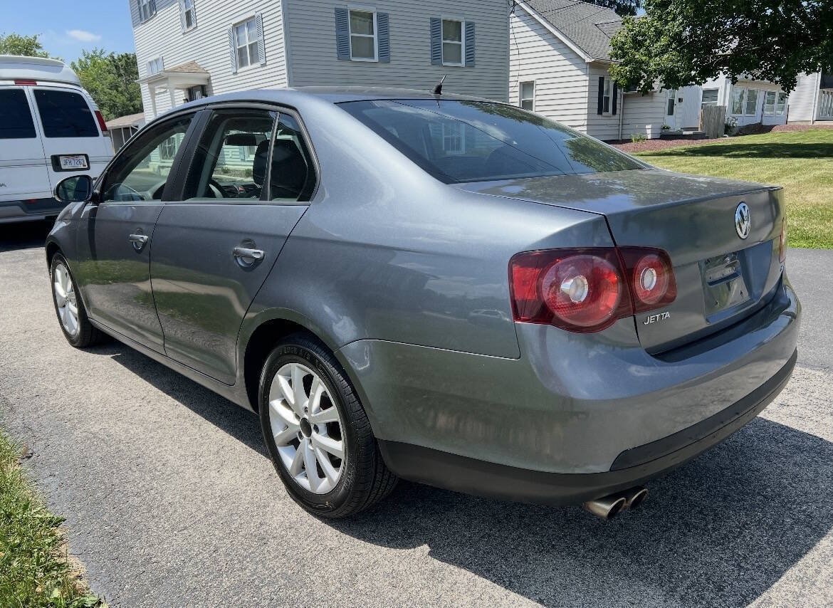 Used 2010 Volkswagen Jetta SE FWD image 5