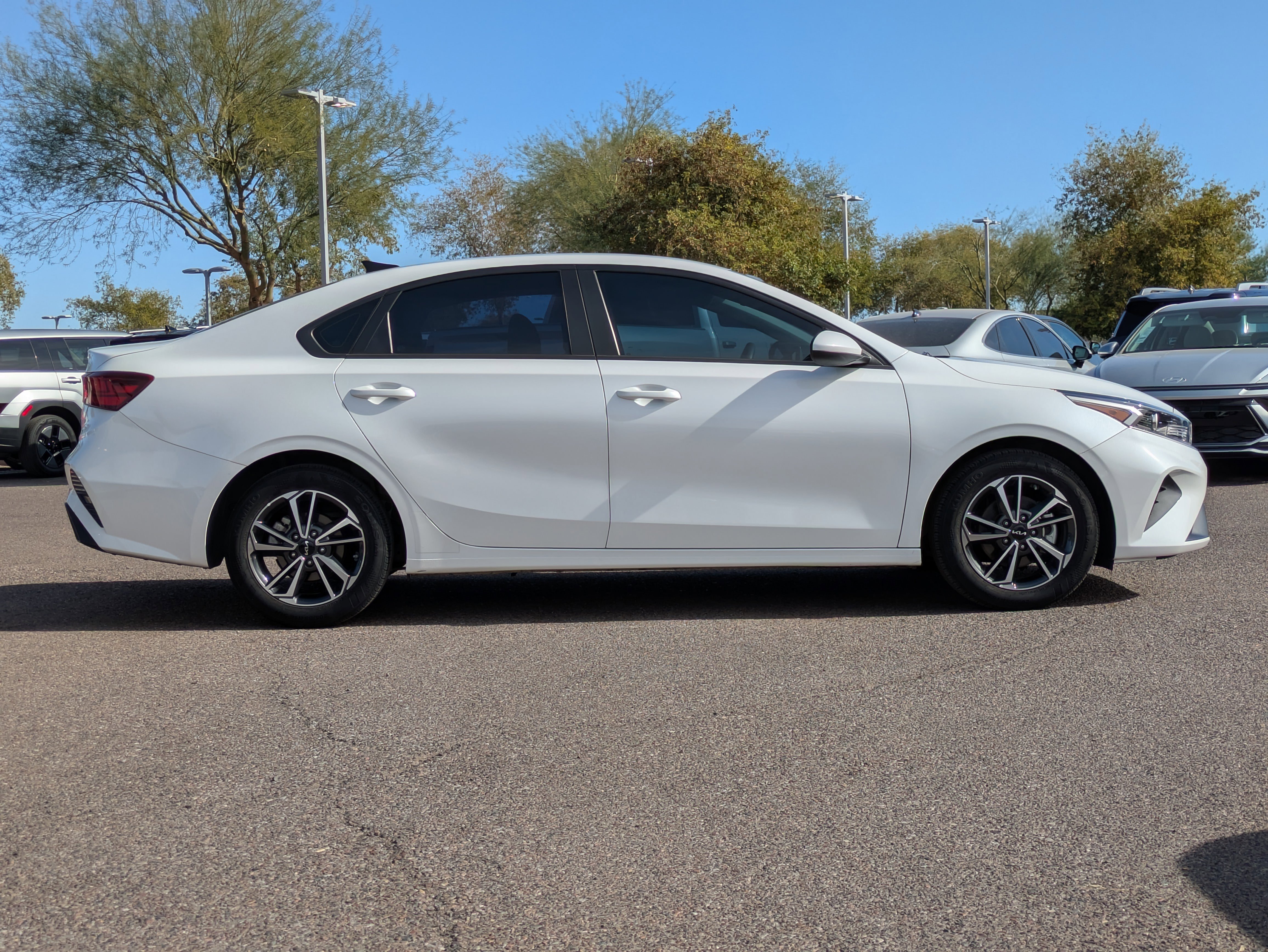 Used 2023 Kia Forte LXS image 2