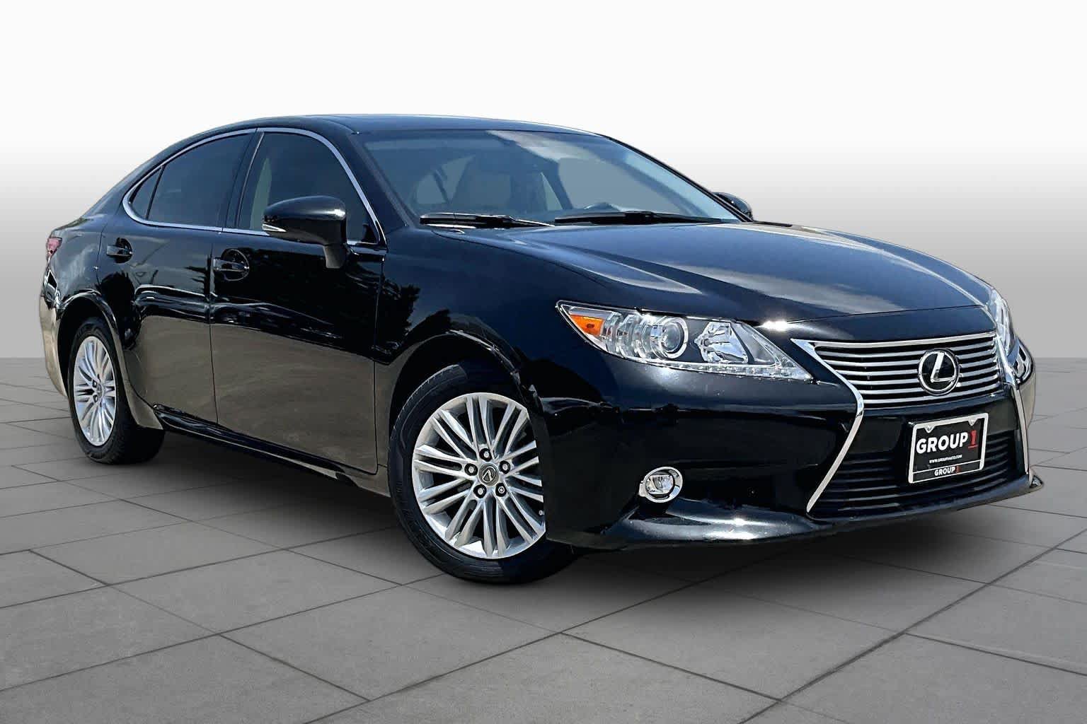 Used 2014 Lexus ES 350 w/ Luxury Package FWD image 3