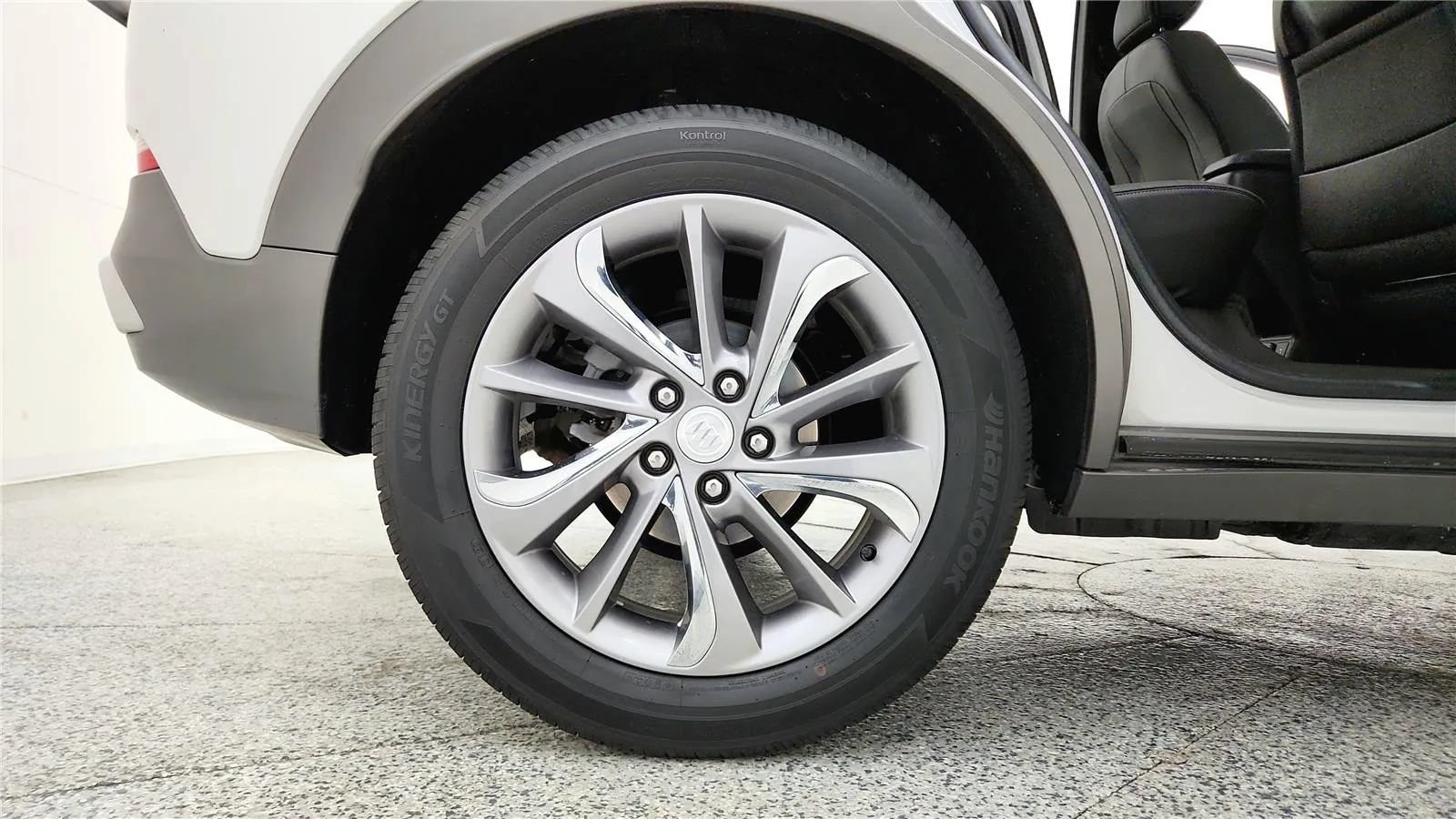 Used 2023 Buick Encore GX Essence w/ Experience Buick Package FWD image 13