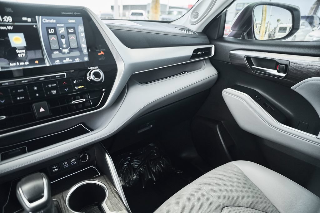 Used 2022 Toyota Highlander Platinum FWD image 33