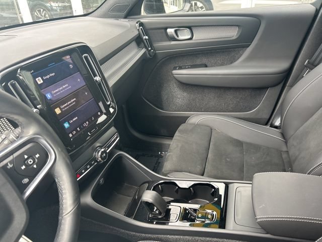 Certified 2025 Volvo XC40 B5 Plus AWD/4WD image 19