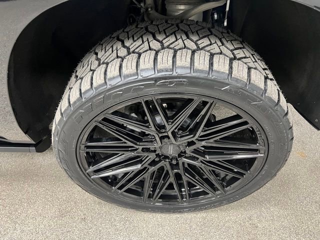 Used 2025 GMC Yukon AT4 Ultimate w/ LPO, Floor Liner Package image 16