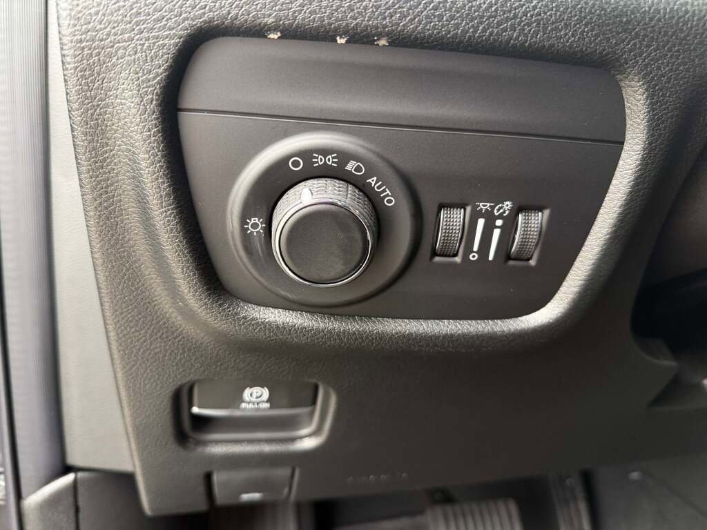 New 2026 Jeep Grand Cherokee Altitude image 29