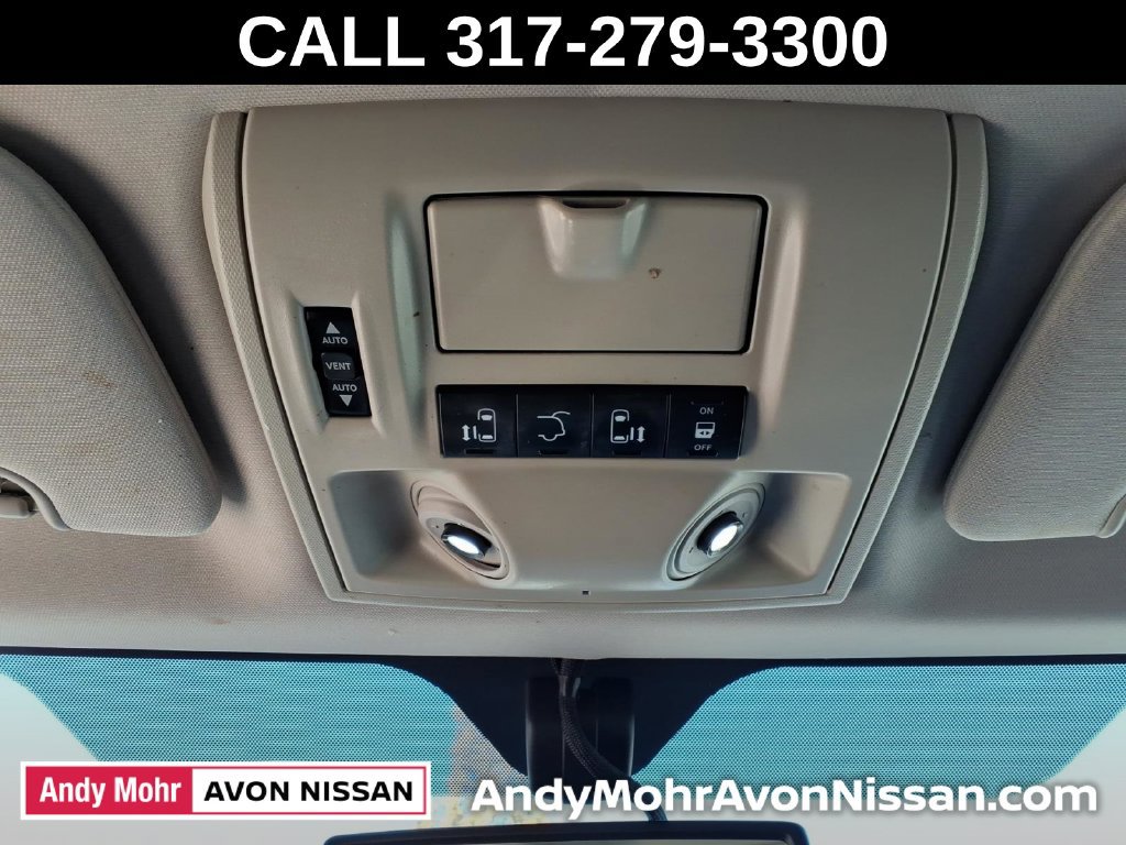 Used 2016 Chrysler Town & Country Touring-L FWD image 33