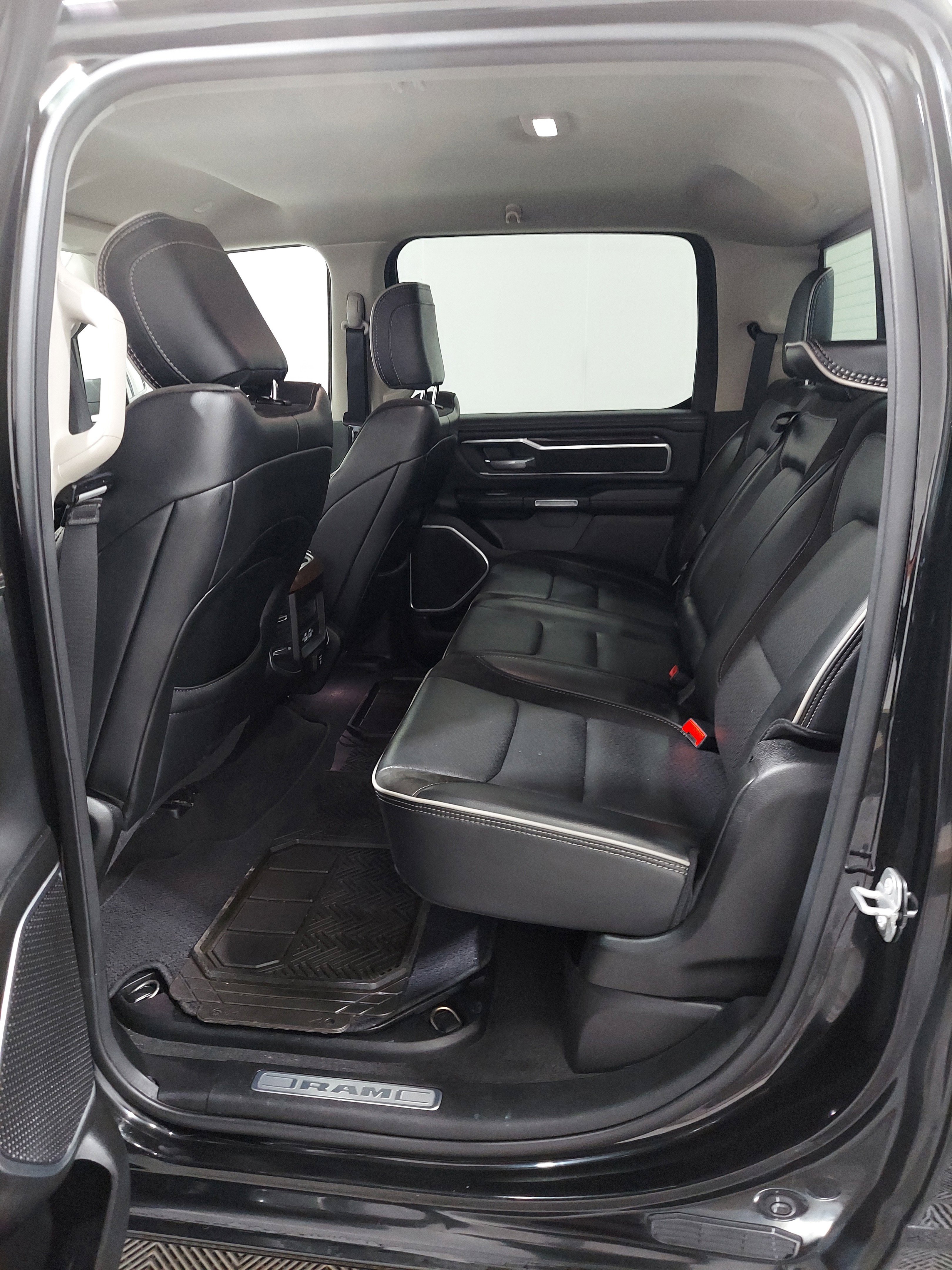 Used 2022 RAM 1500 Laramie AWD/4WD image 15