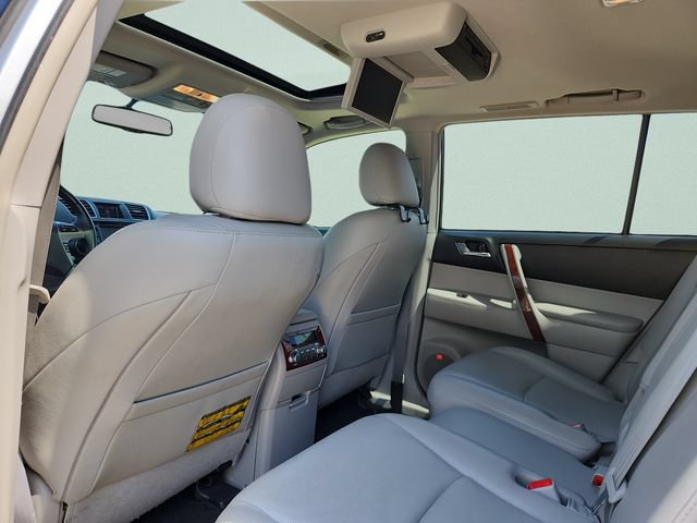Used 2013 Toyota Highlander Limited AWD/4WD image 16
