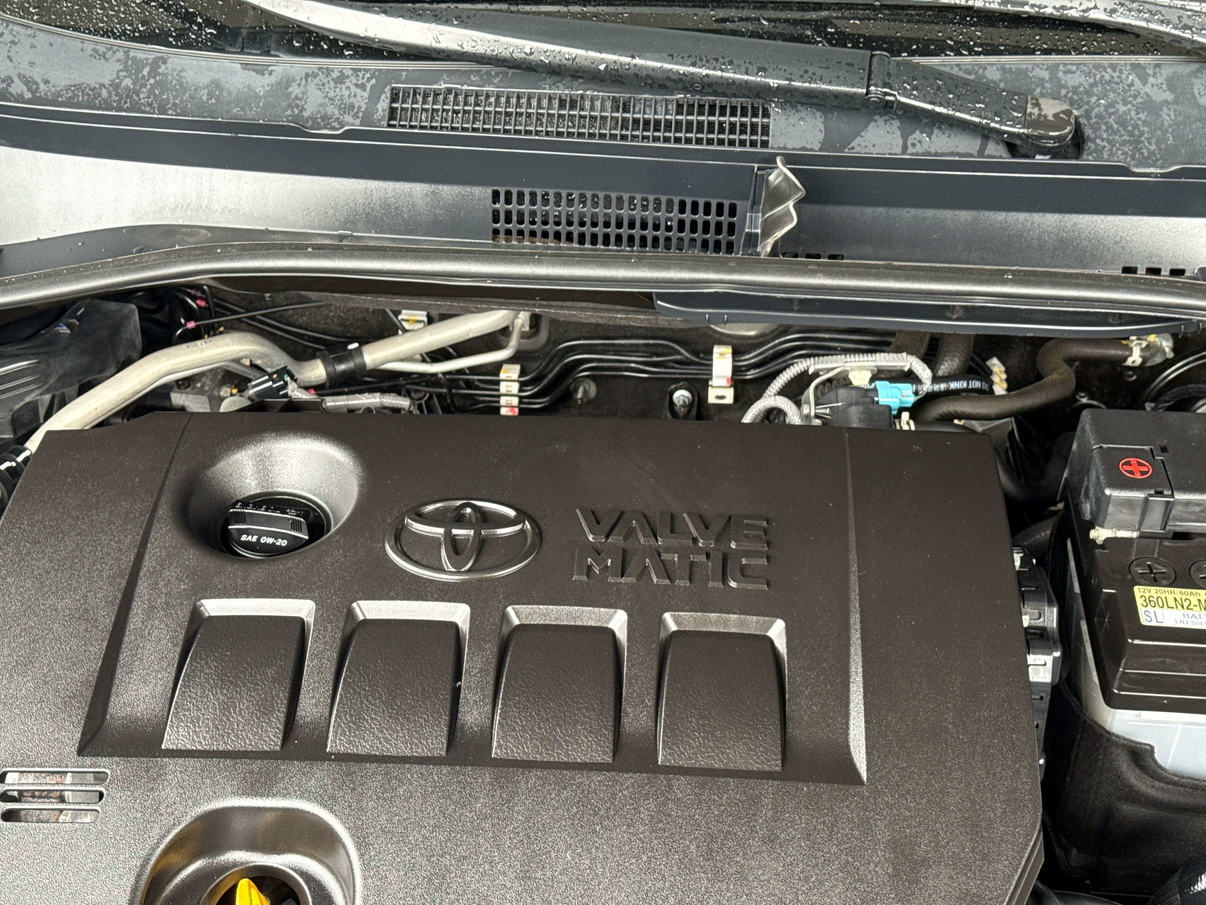 Used 2022 Toyota C-HR XLE FWD image 9